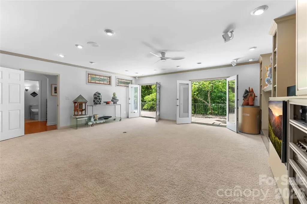200 Robinhood Road Asheville NC 28804