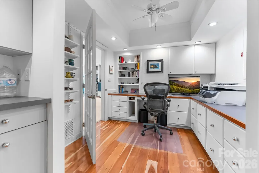 200 Robinhood Road Asheville NC 28804