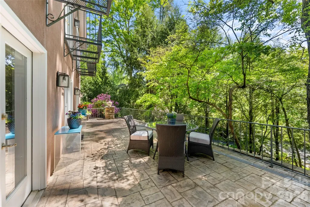 200 Robinhood Road Asheville NC 28804