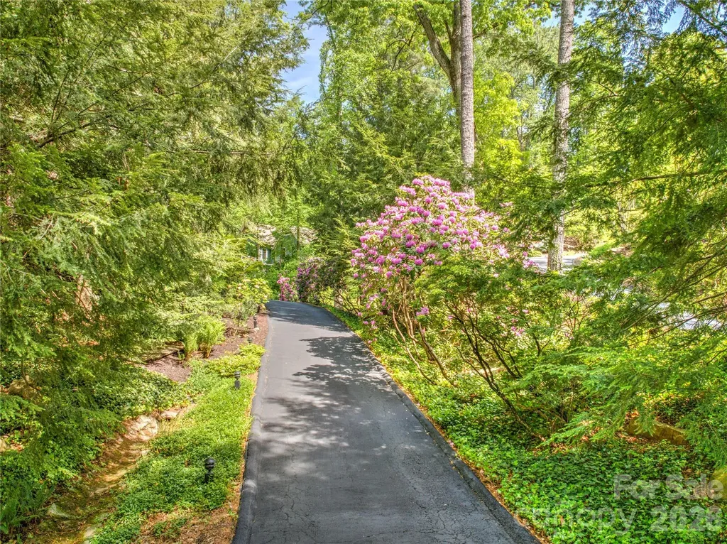 200 Robinhood Road Asheville NC 28804