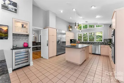 200 Robinhood Road Asheville NC 28804