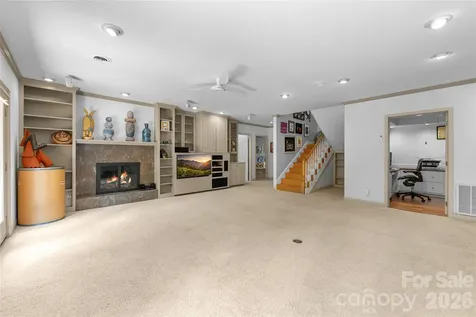 200 Robinhood Road Asheville NC 28804