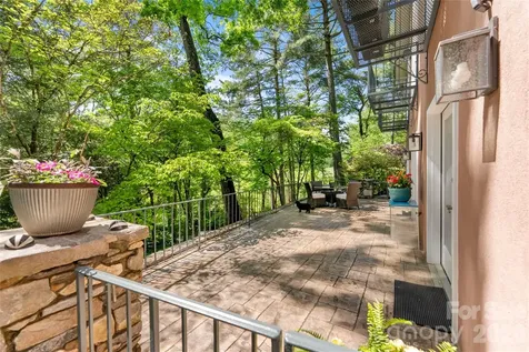 200 Robinhood Road Asheville NC 28804