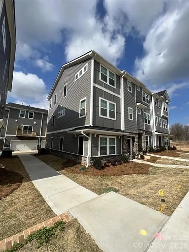 3754 Memorial Parkway Charlotte NC 28217