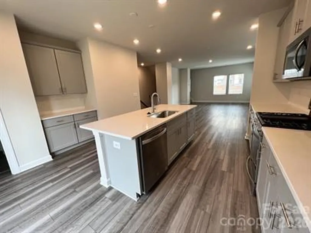 3754 Memorial Parkway Charlotte NC 28217