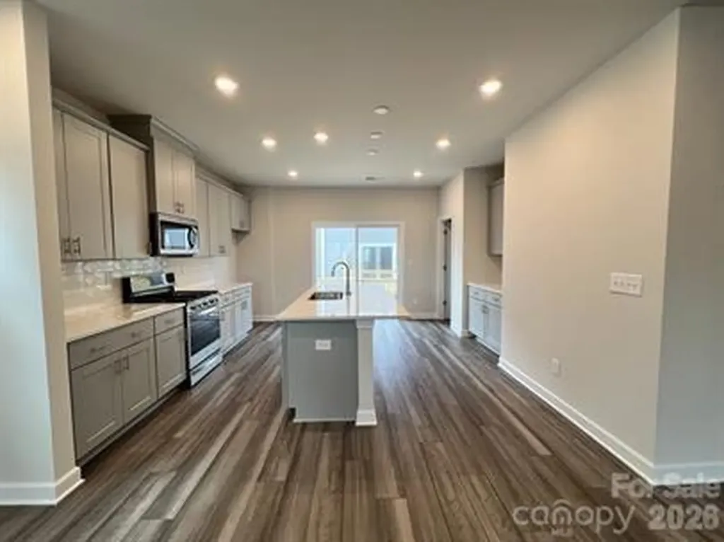 3754 Memorial Parkway Charlotte NC 28217