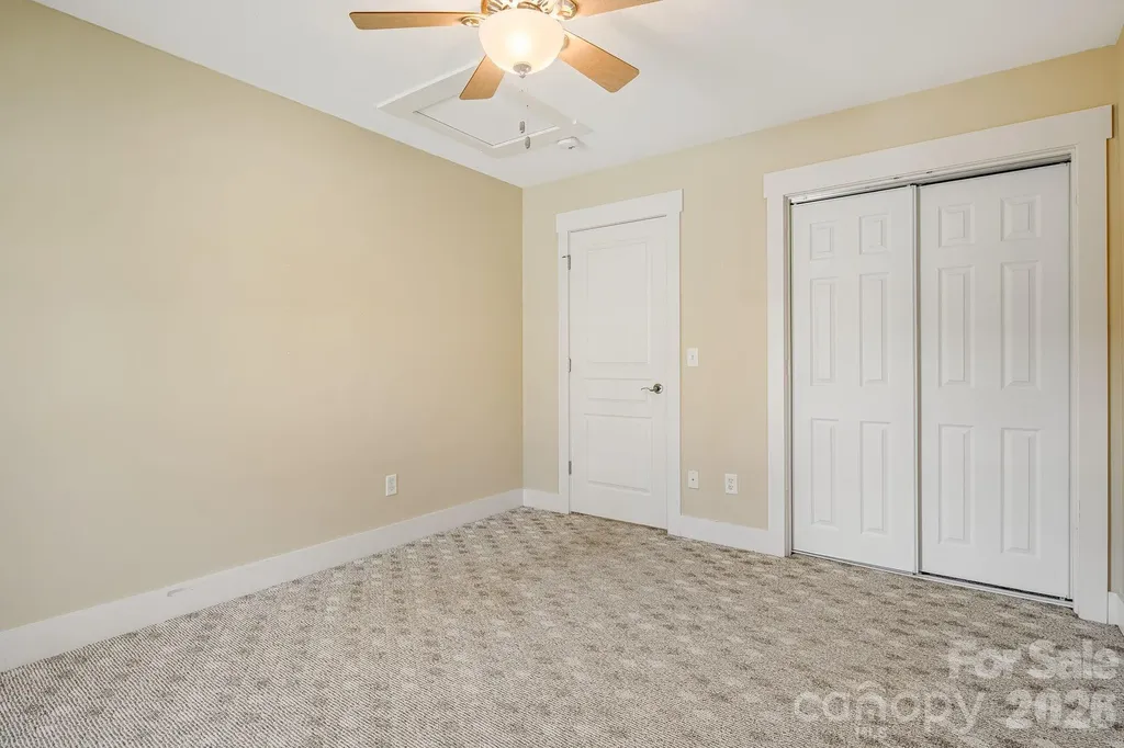 7 Oakhaven Terrace Asheville NC 28803
