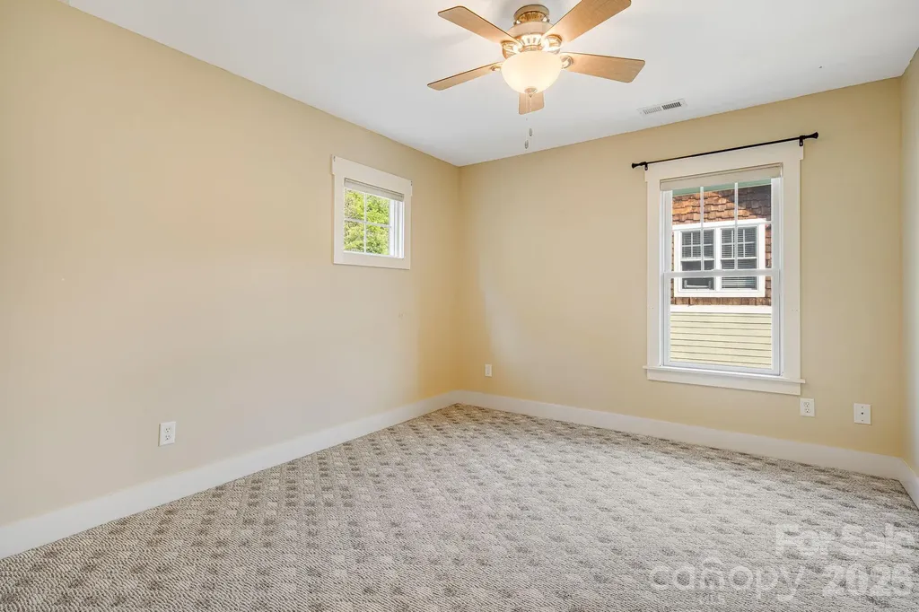7 Oakhaven Terrace Asheville NC 28803