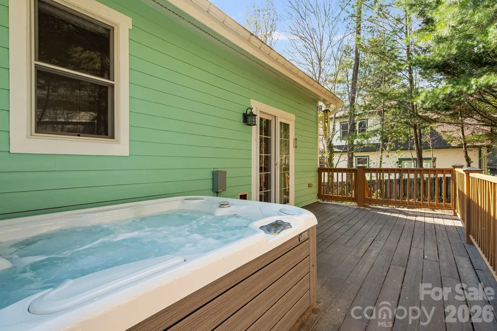 7 Oakhaven Terrace Asheville NC 28803