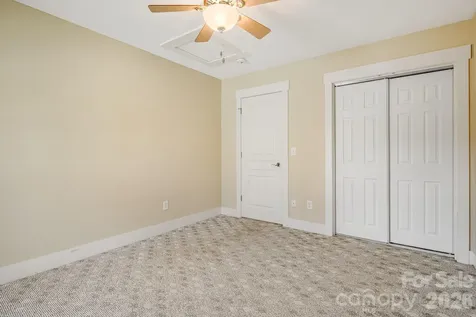 7 Oakhaven Terrace Asheville NC 28803
