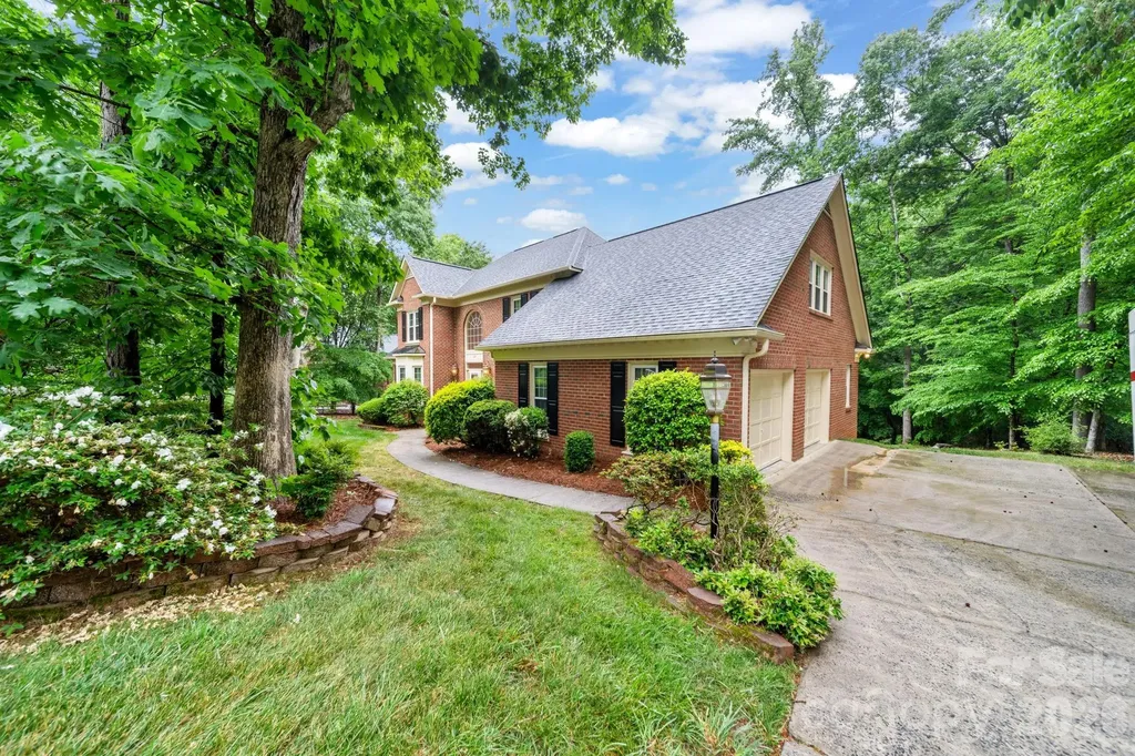 5215 Silchester Lane Charlotte NC 28215