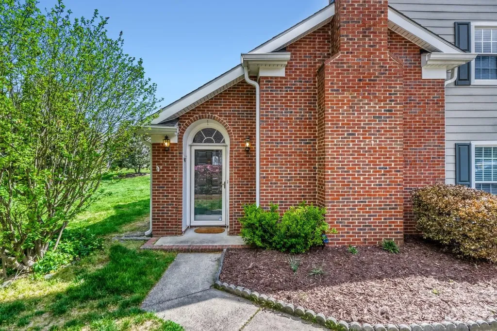 9411 Kings Falls Drive Charlotte NC 28210