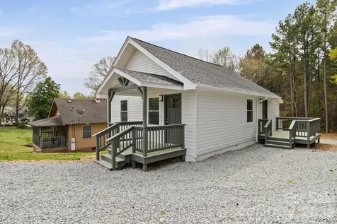 709 Sherman Street Badin NC 28009