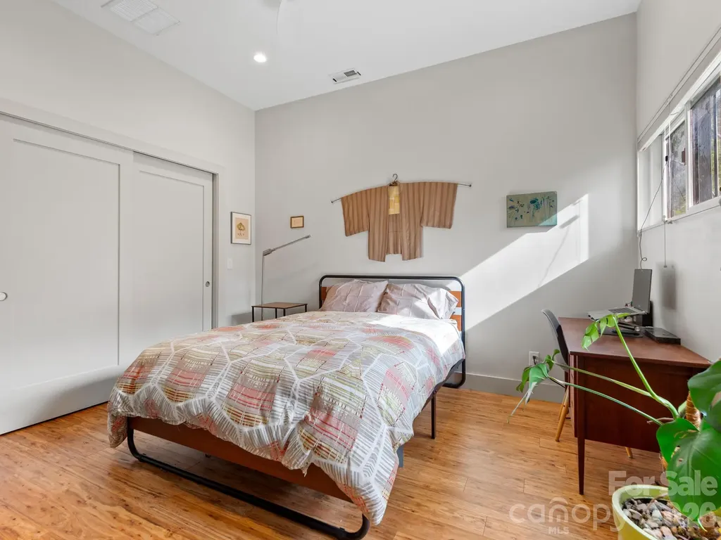 46 Pinecroft Road Asheville NC 28804