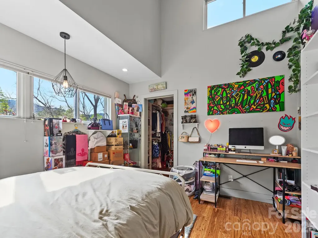 46 Pinecroft Road Asheville NC 28804