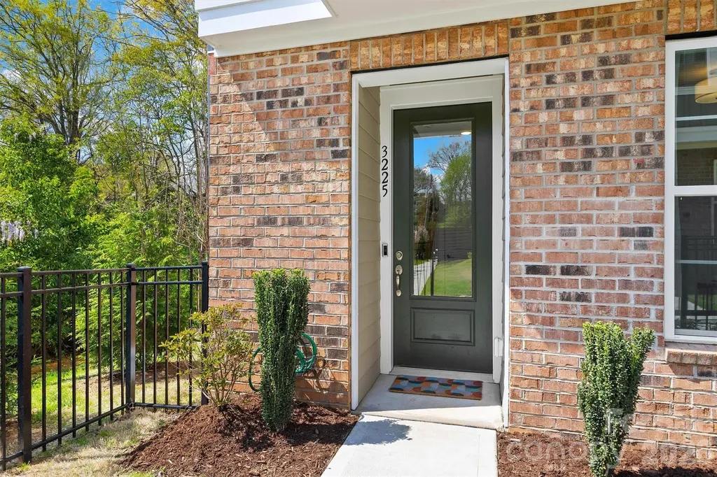 3225 Zenith Lane Charlotte NC 28205
