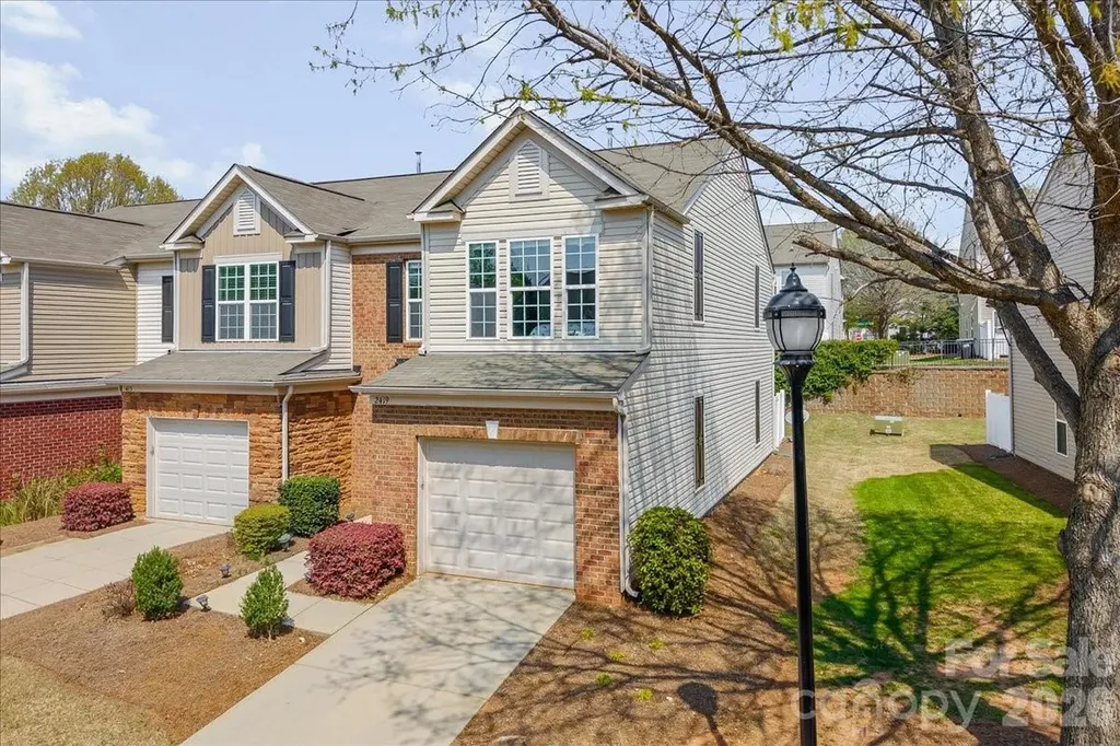 2419 Diplomat Lane Charlotte NC 28210