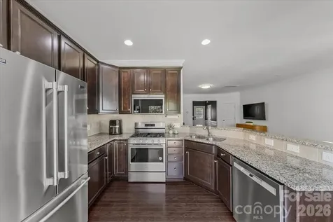 2419 Diplomat Lane Charlotte NC 28210