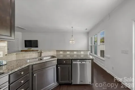 2419 Diplomat Lane Charlotte NC 28210