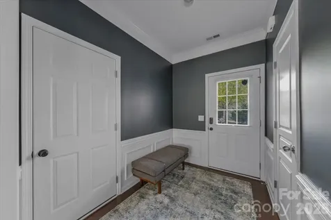 2419 Diplomat Lane Charlotte NC 28210