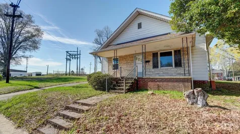 224 W Mills Avenue Mooresville NC 28115