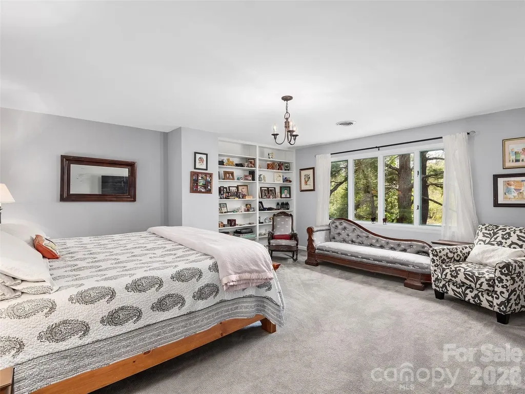 521 Crowfields Lane Asheville NC 28803