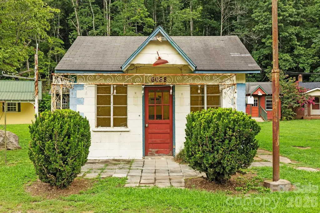 6080 Us 64/74a Highway Lake Lure NC 28746