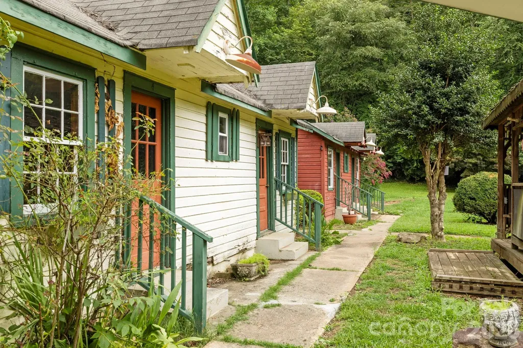 6080 Us 64/74a Highway Lake Lure NC 28746