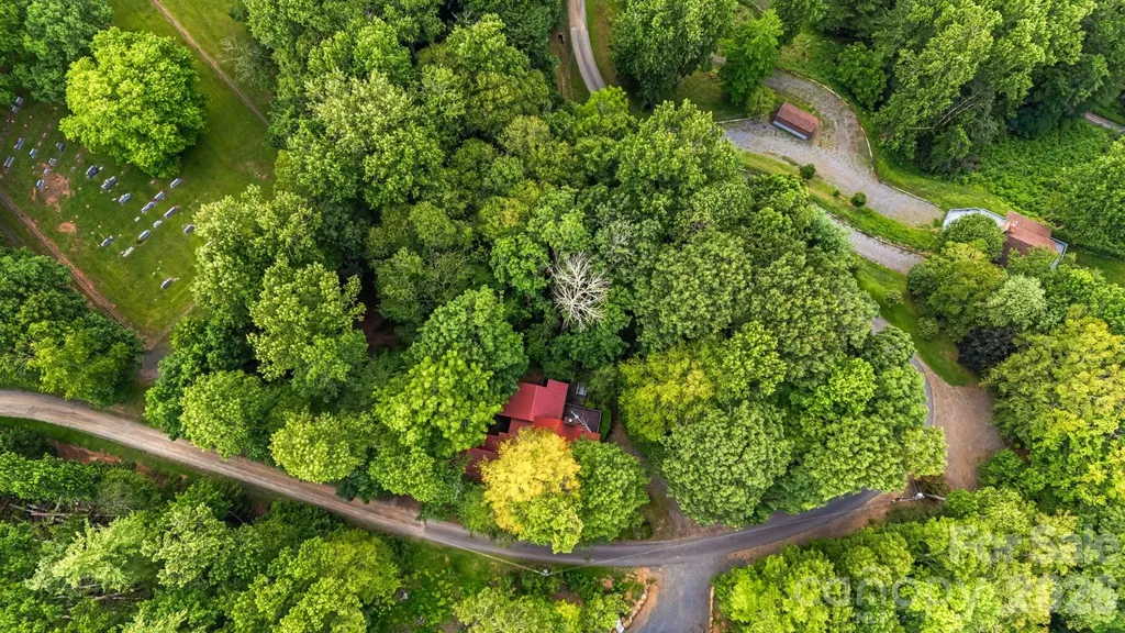 180 Grace Way Green Mountain NC 28740