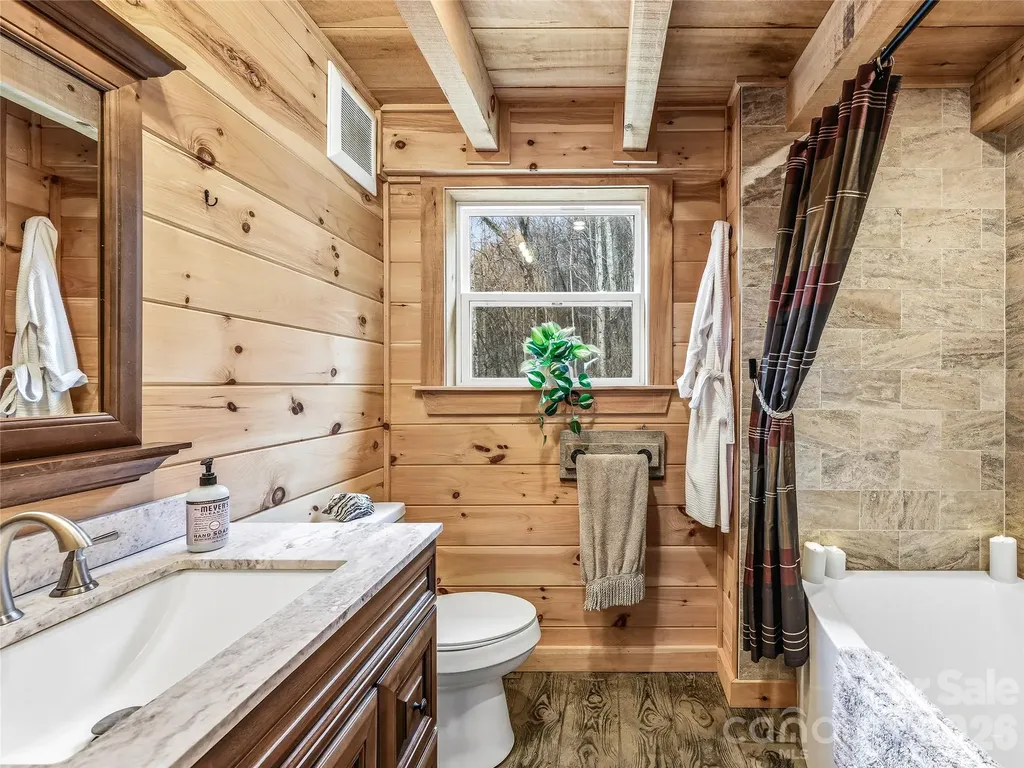 131 White Oak Way Hot Springs NC 28743