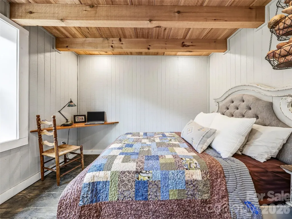 131 White Oak Way Hot Springs NC 28743