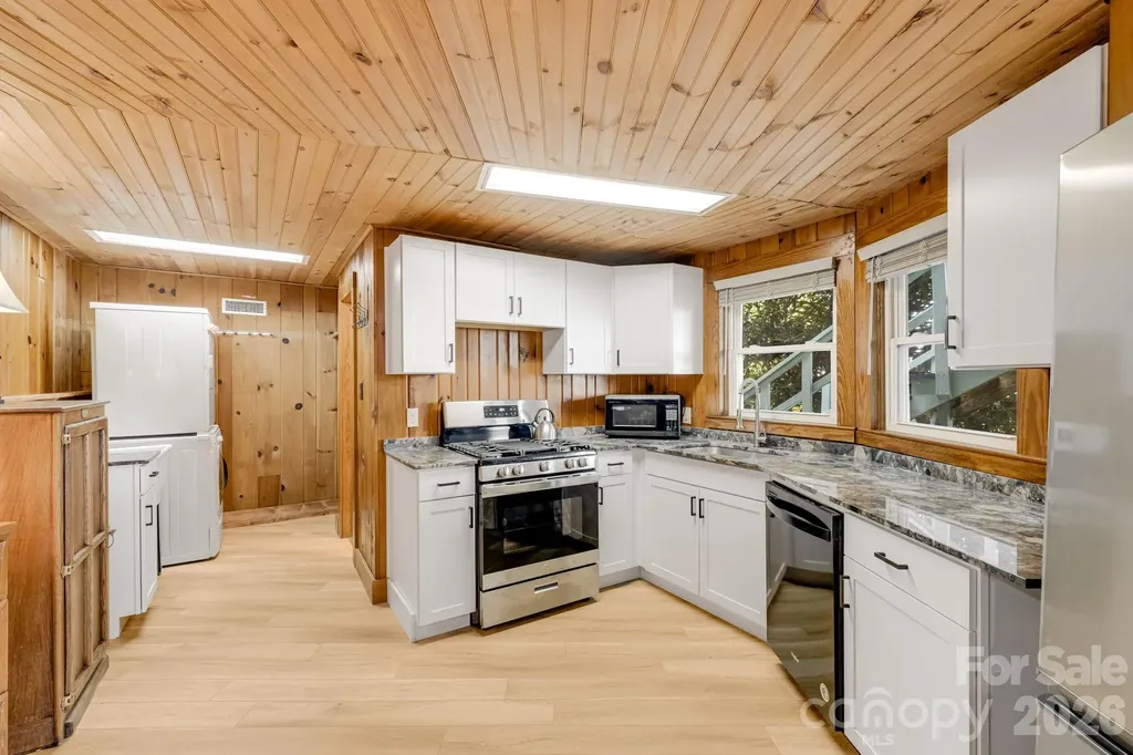 203 Laurel Lane Little Switzerland NC 28749