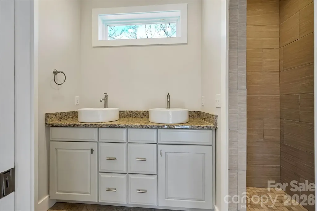 22 Ben Lippen Road Asheville NC 28806