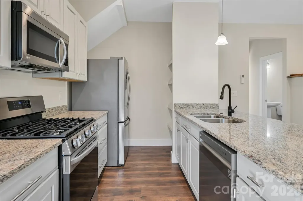 22 Ben Lippen Road Asheville NC 28806