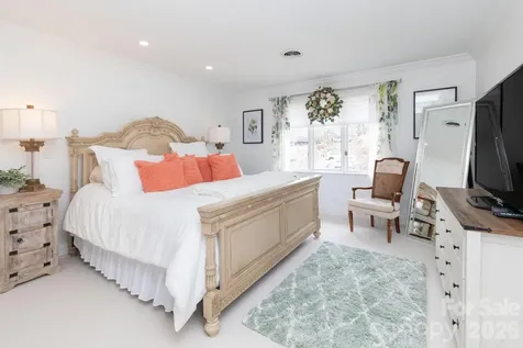 515 Crowfields Lane Asheville NC 28803