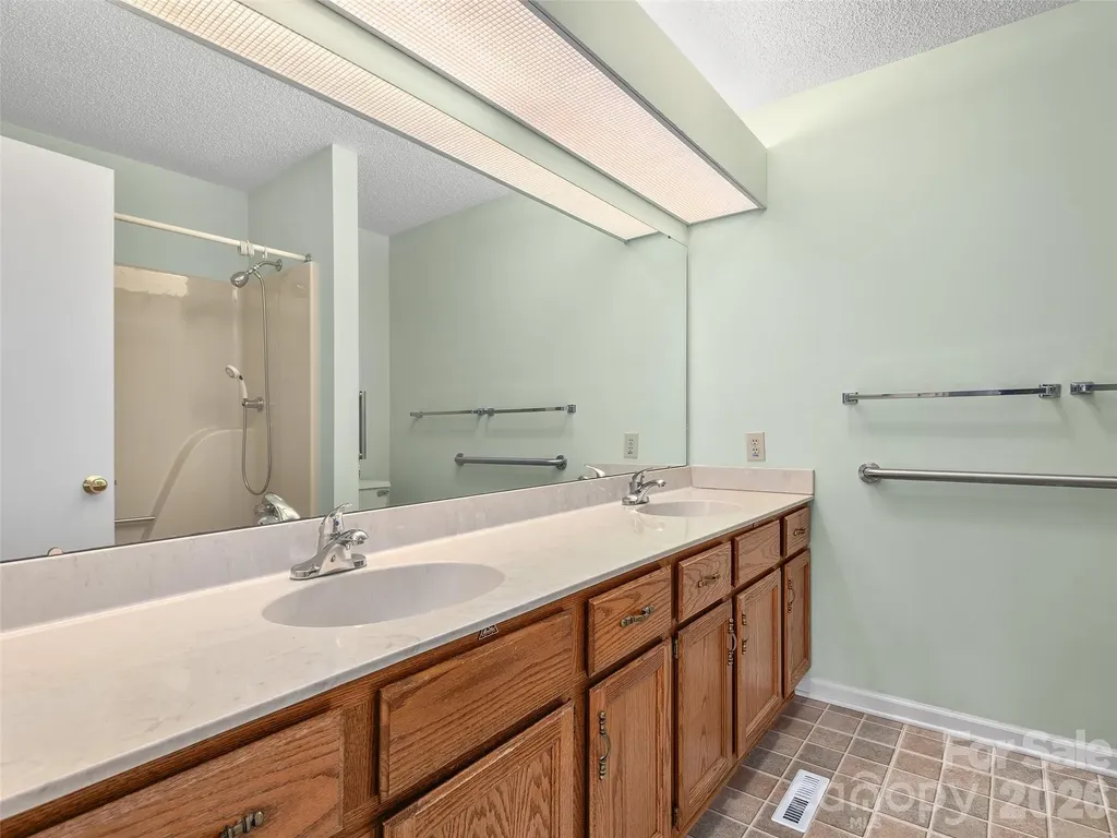 20 Cedarcliff Circle Asheville NC 28803