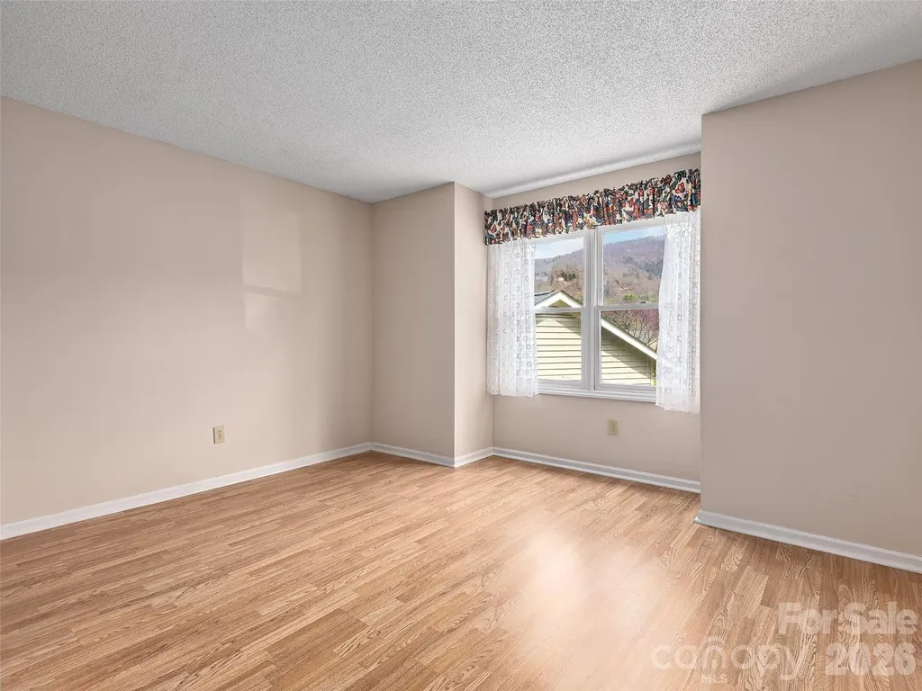 20 Cedarcliff Circle Asheville NC 28803