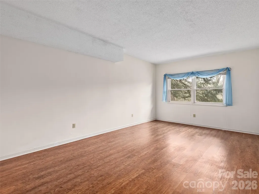 20 Cedarcliff Circle Asheville NC 28803