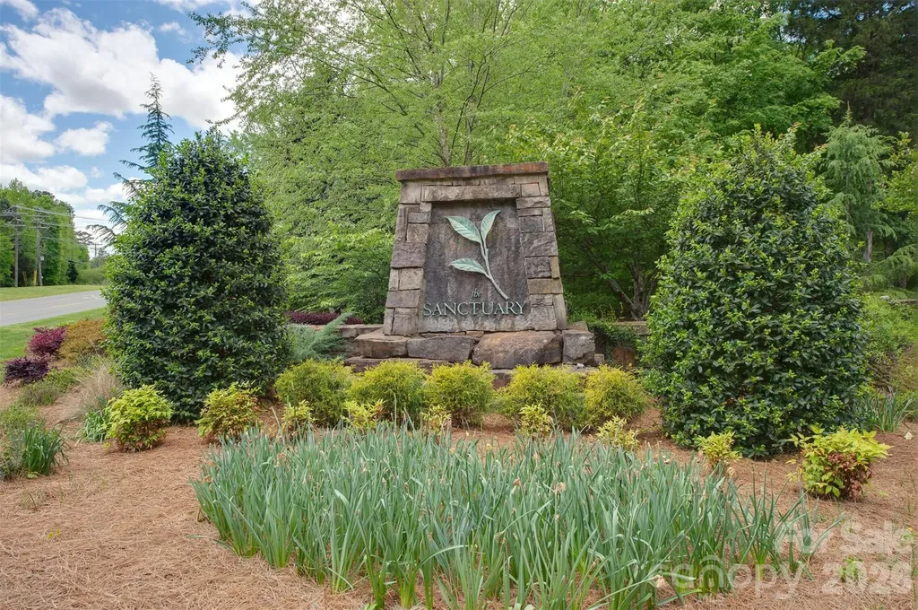 8930 Island Point Road Charlotte NC 28278