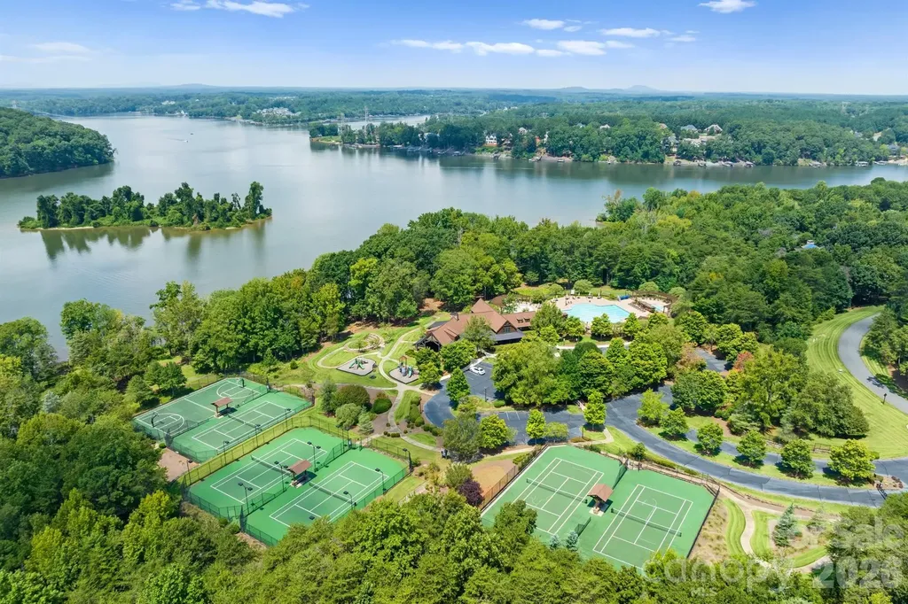 8930 Island Point Road Charlotte NC 28278