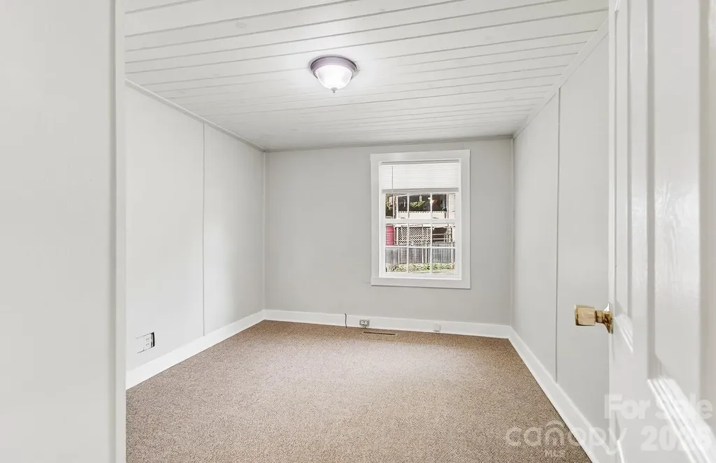 438 Loop Road Hendersonville NC 28792