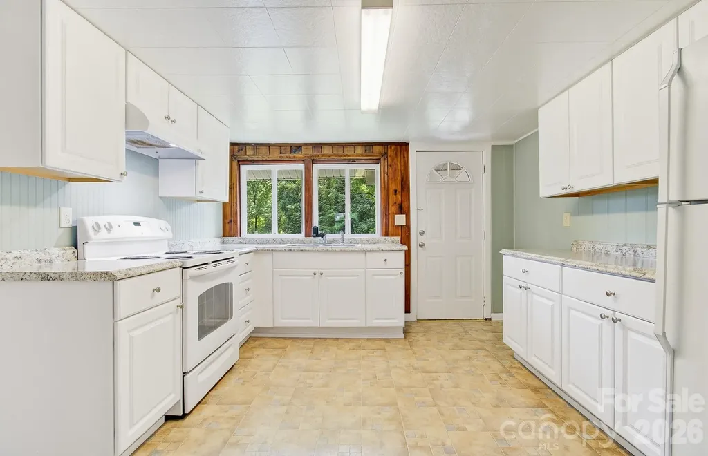 438 Loop Road Hendersonville NC 28792