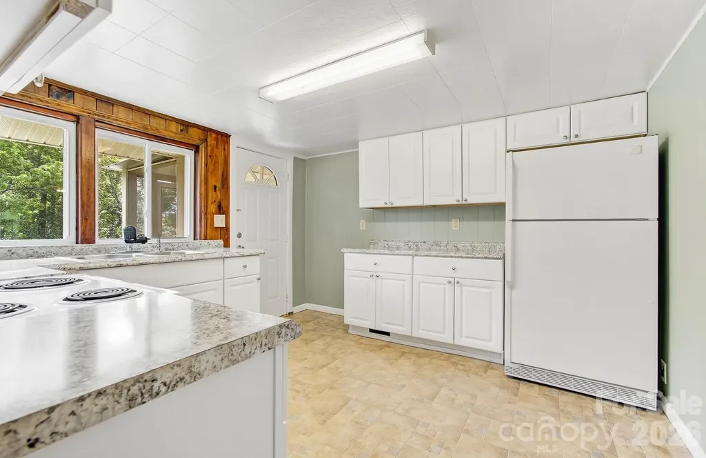 438 Loop Road Hendersonville NC 28792