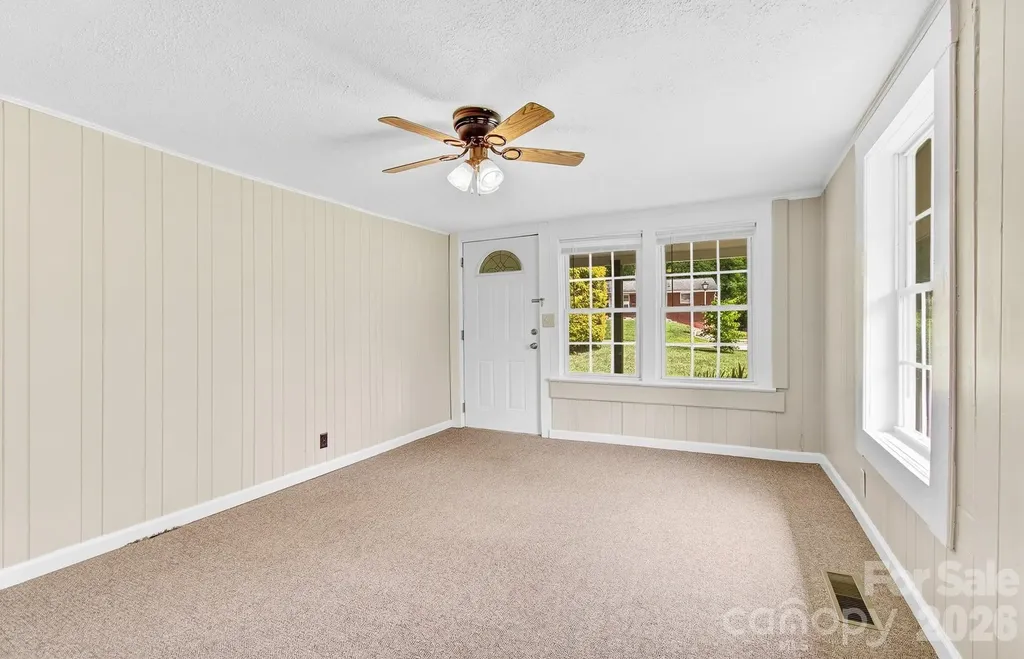 438 Loop Road Hendersonville NC 28792