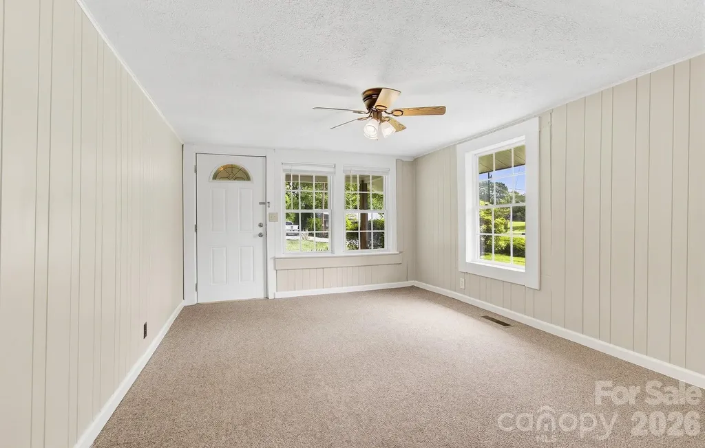 438 Loop Road Hendersonville NC 28792