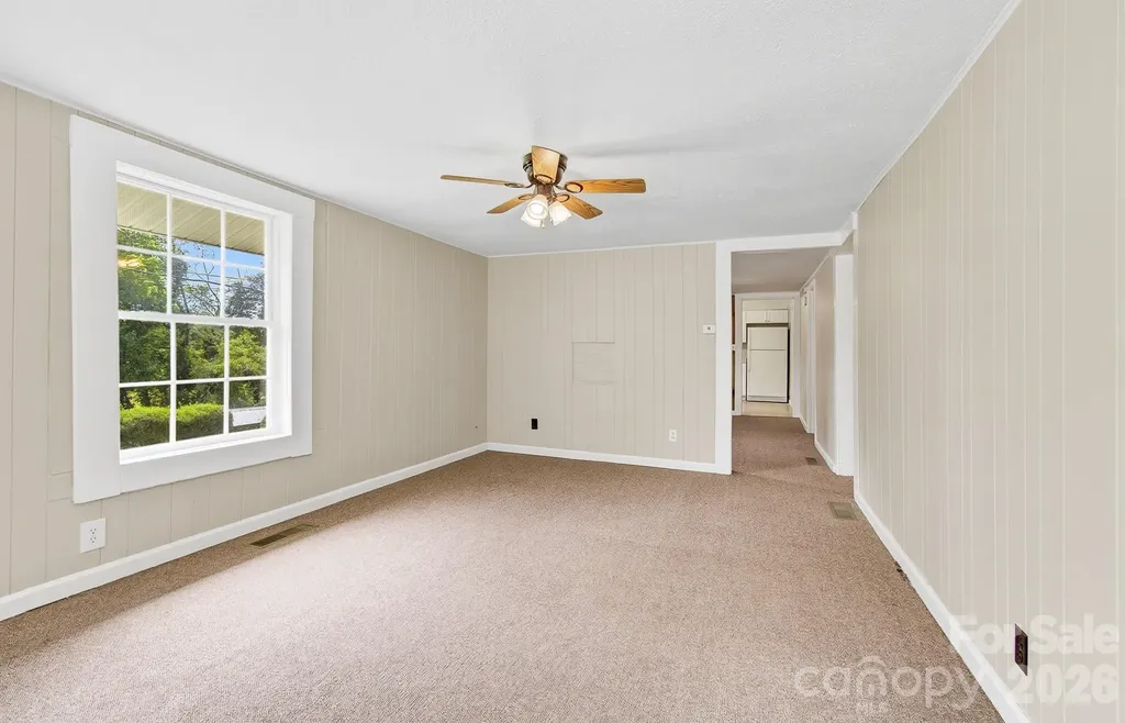 438 Loop Road Hendersonville NC 28792