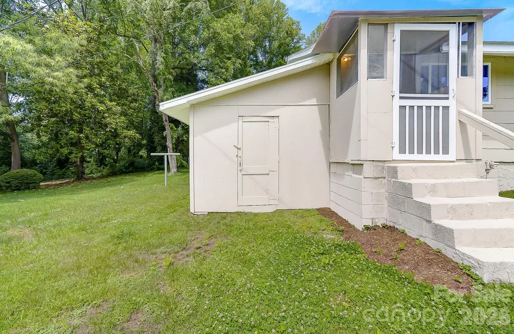 438 Loop Road Hendersonville NC 28792
