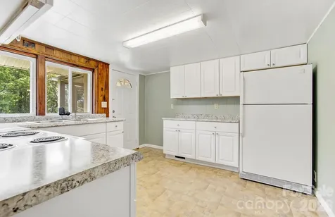 438 Loop Road Hendersonville NC 28792