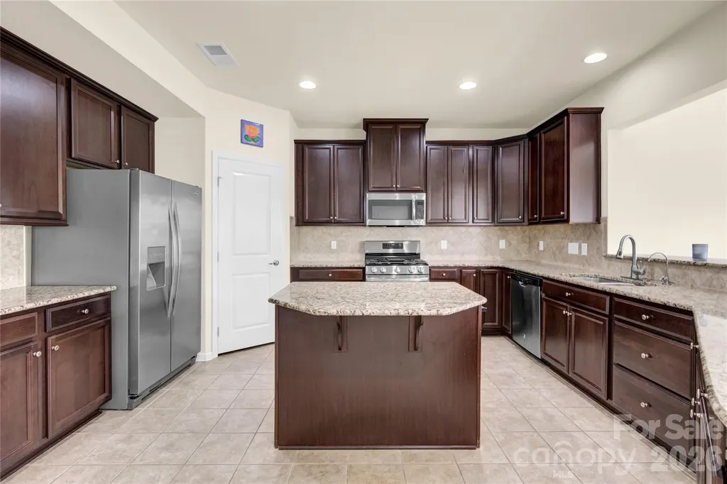 817 Wingthorn Rose Drive Gastonia NC 28056