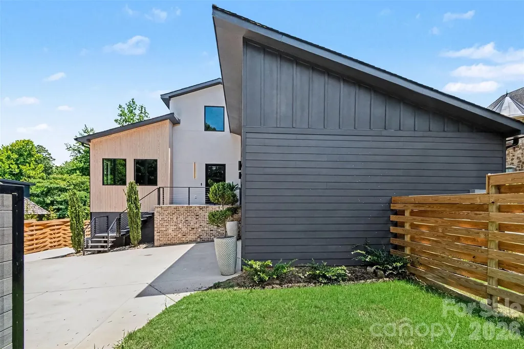 1423 S Wendover Road Charlotte NC 28211